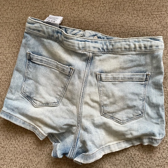 TOPSHOP MOTO Jean Shorts - Picture 3 of 3
